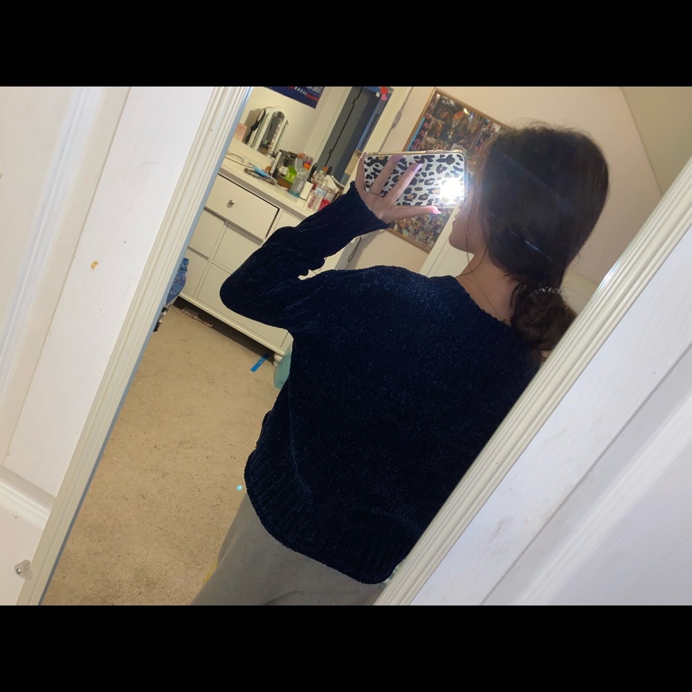 Sweater - Picture 2 of 6